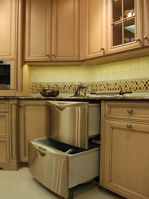 Advantages & Disadvantages of Dishwasher Drawers